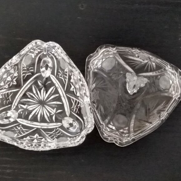 Vintage Pinwheel Crystal Triangle Dish with Lid SEE DESCRIPTION - Picture 5 of 9